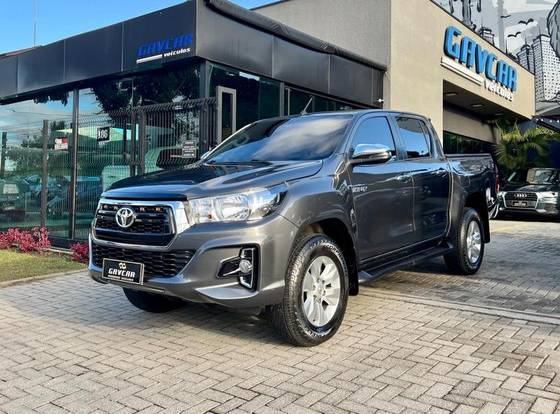 TOYOTA HILUX 2.8 SR 4X4 CD 16V DIESEL 4P AUTOMÁTICO